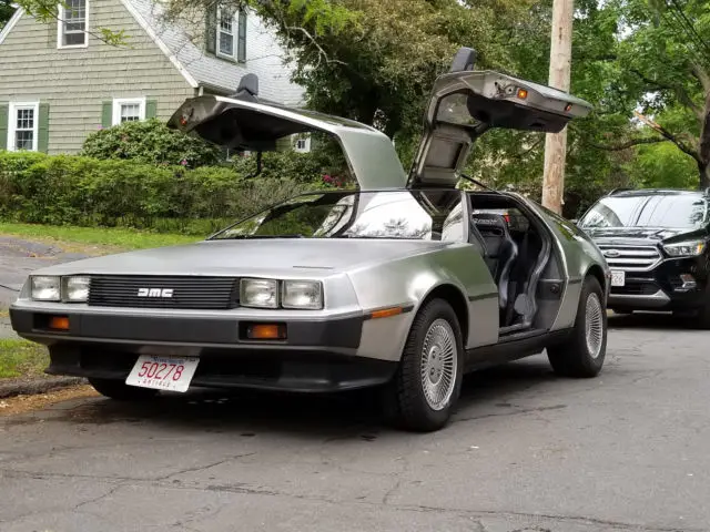 1983 delorean dmc-12 5-spd
