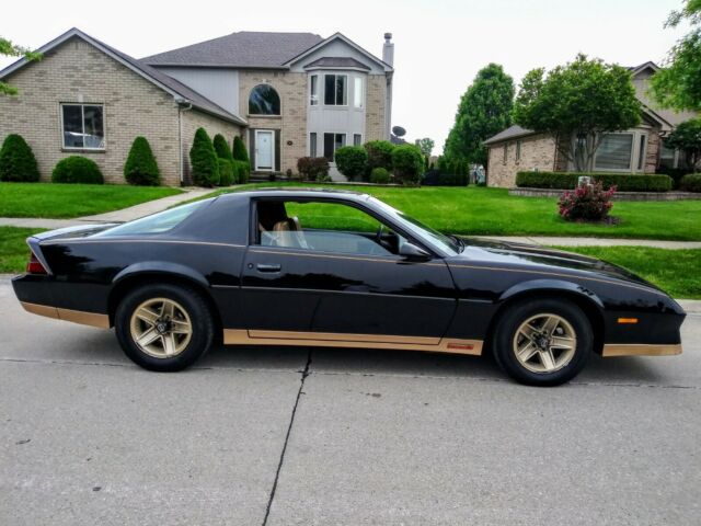 beautiful 1983 chevrolet camaro z28 v8 low miles extra clean no reserve auction