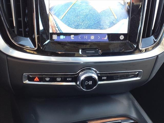 2024 volvo s60 b5 plus dark theme