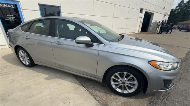 2020 ford fusion se