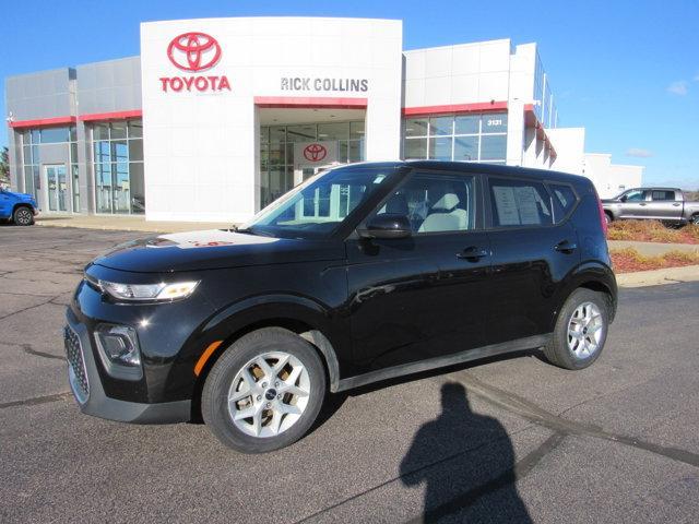 2022 kia soul lx