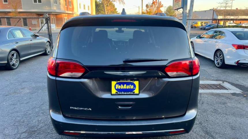 2018 chrysler pacifica touring l
