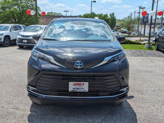 2024 toyota sienna xle 8 passenger
