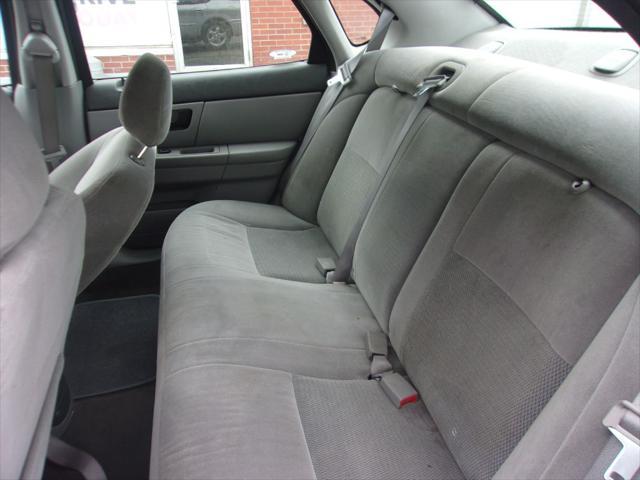 2005 ford taurus se
