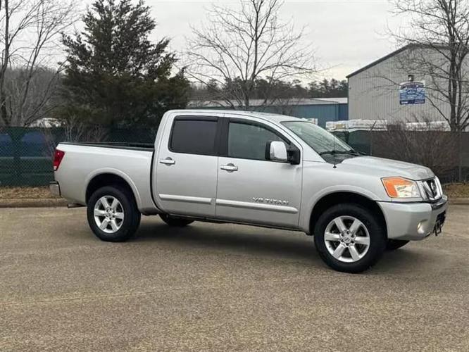 2014 nissan titan crew cab sl pickup 4d 5 1/2 ft in fredericksburg, virginia