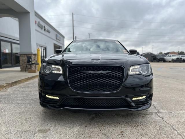 2022 chrysler 300 touring