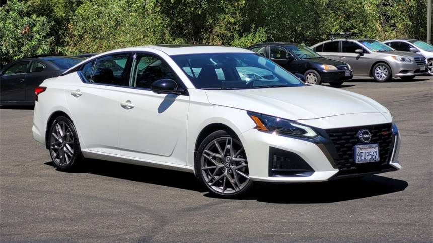 2023 nissan altima 2.0 sr