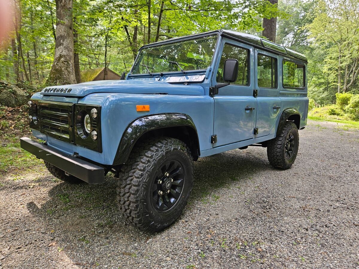 1997 (not 1977) land rover defender 4 door (not 1977)