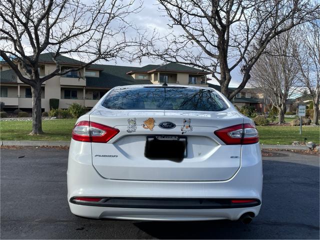 2016 ford fusion se
