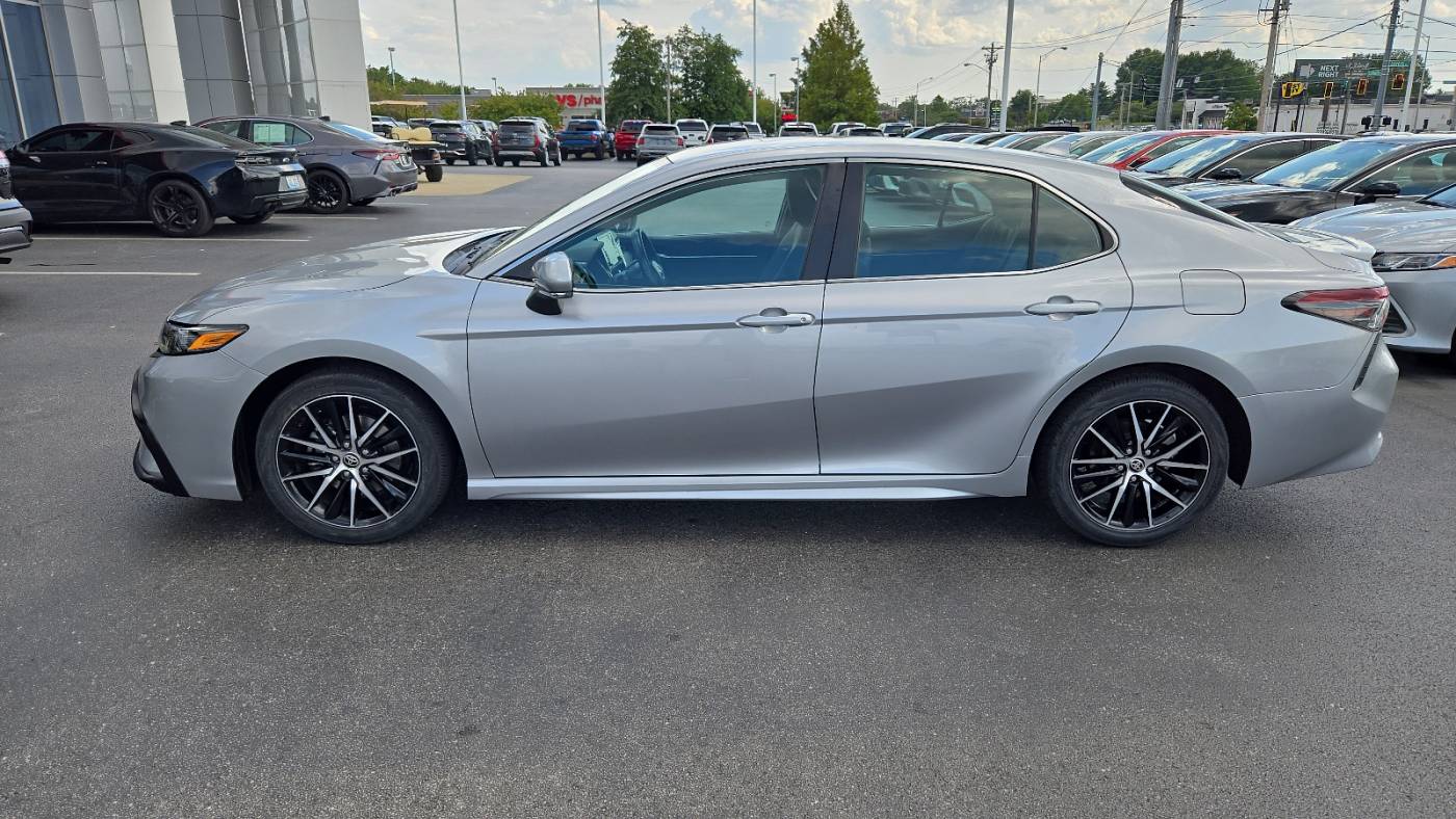 2022 toyota camry se