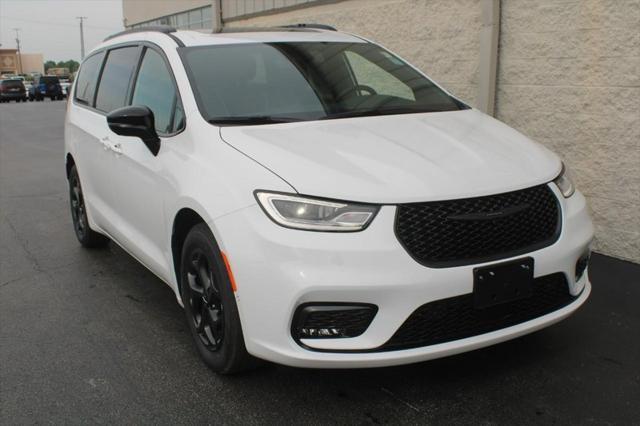 2024 chrysler pacifica hybrid select
