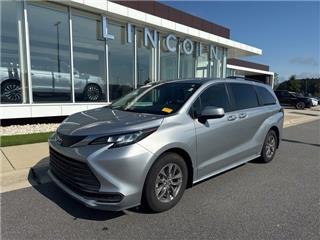 2021 Toyota Sienna le 8-passenger