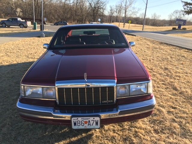 lincoln town carr