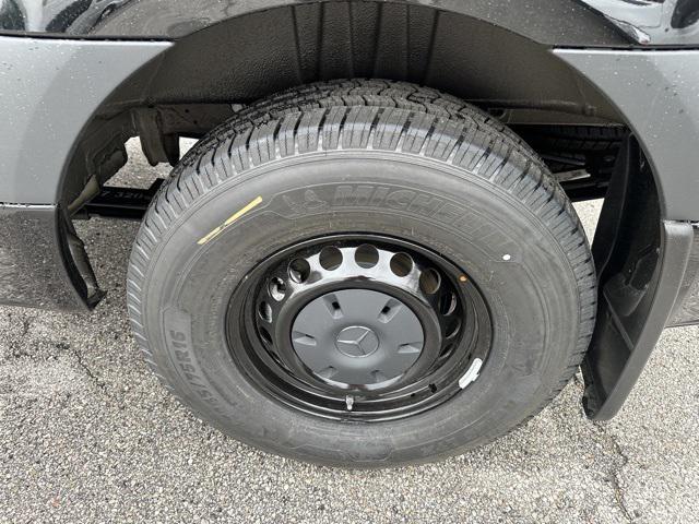 2024 mercedes-benz sprinter 2500 standard roof