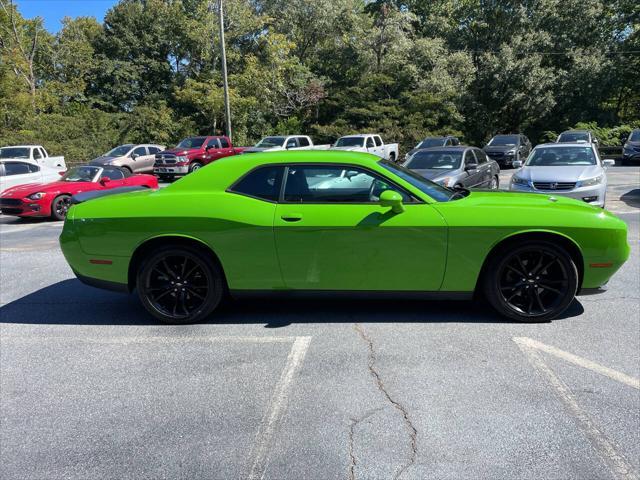 2017 dodge challenger sxt