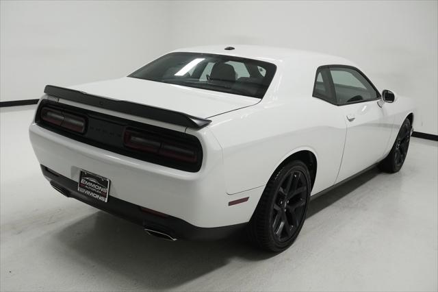 2020 dodge challenger sxt