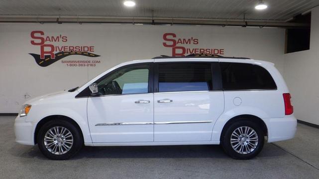 2015 chrysler town & country touring-l