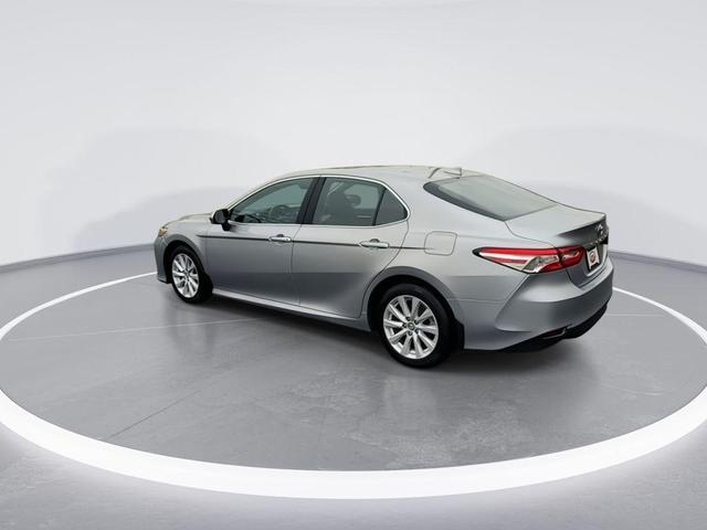 2019 toyota camry le