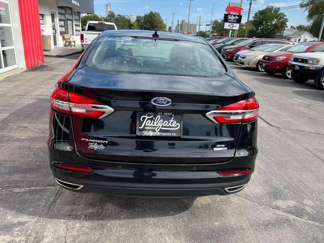 2019 ford fusion se