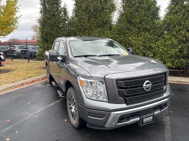 2021 nissan titan sv