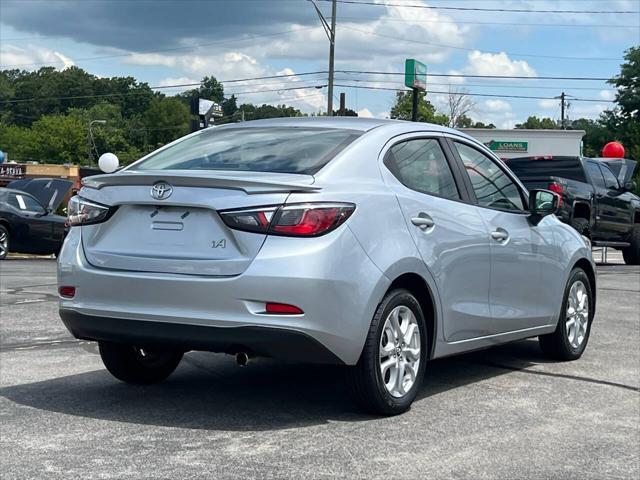 2017 toyota yaris ia base
