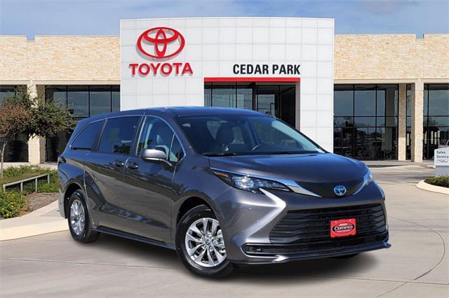 2024 toyota sienna le