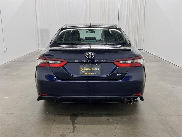 2022 toyota camry se