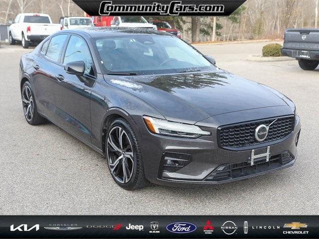 2024 volvo s60 b5 core dark theme
