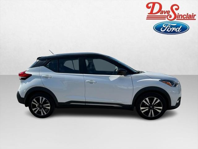 2019 nissan kicks sr