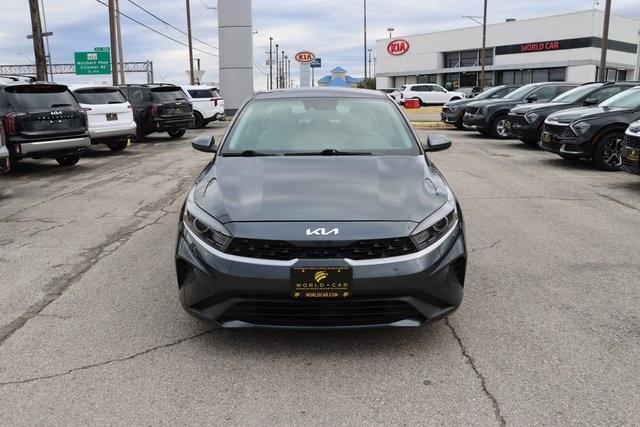2023 kia forte lxs w/ lane assist, rear camera