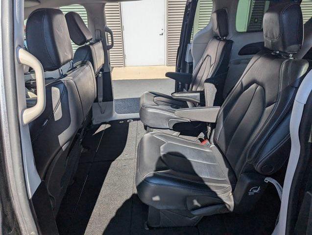 2022 chrysler pacifica touring l