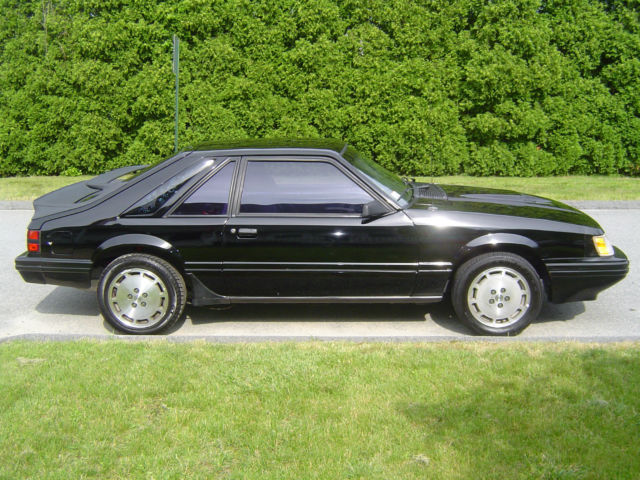 1984 ford mustang svo hatchback 2-door 2.3l