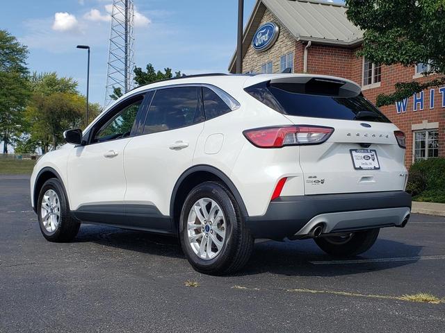 2021 ford escape se