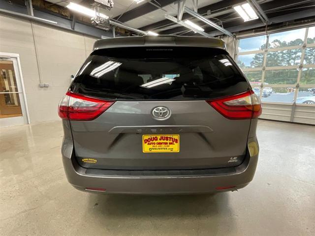 2020 toyota sienna le