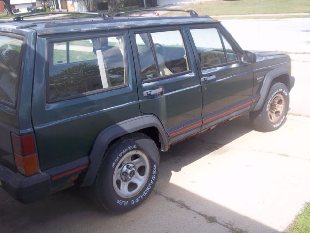 1994 jeep cherokee sport working ac+ 2wd 4.0 a runner that is great for parts