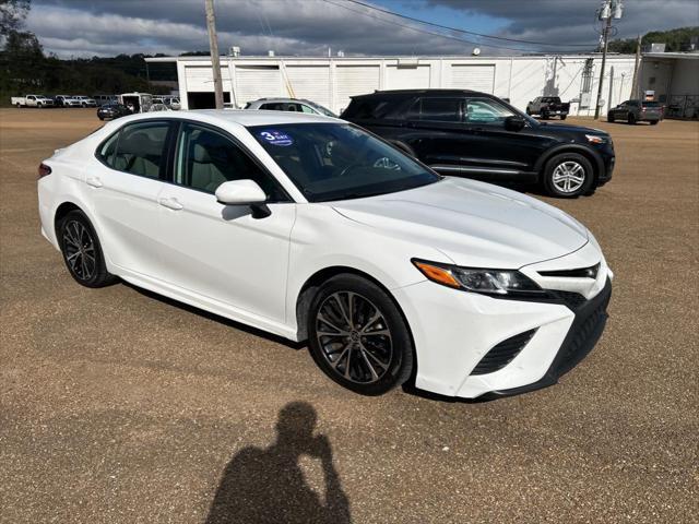 2020 toyota camry se