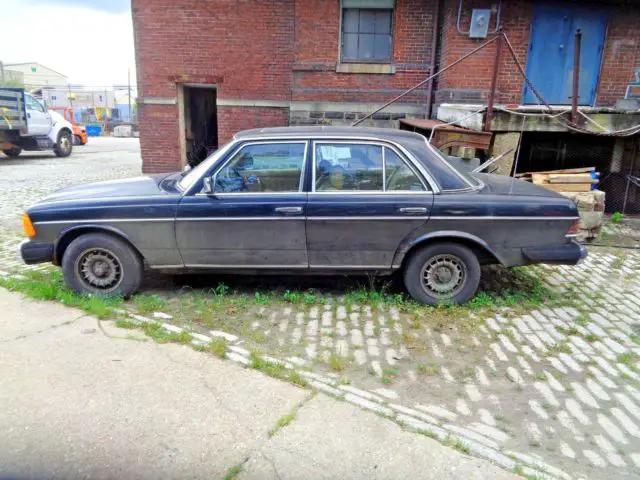 1984 mercedes 300d turbo diesel was running when parked ( title in hand )