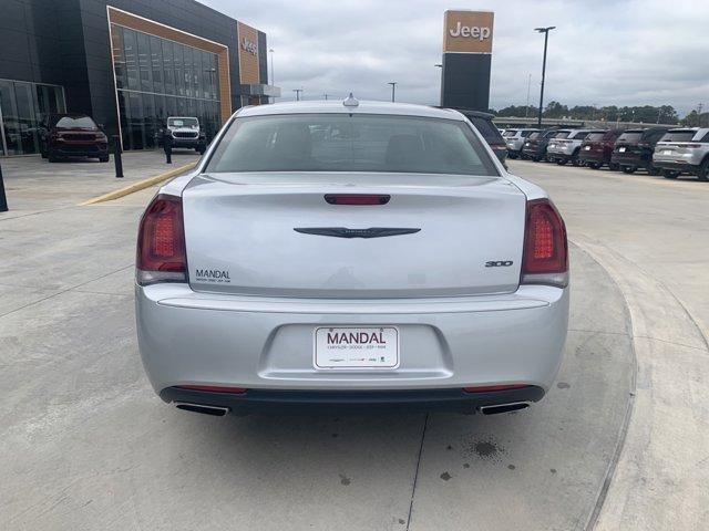 2021 chrysler 300 touring
