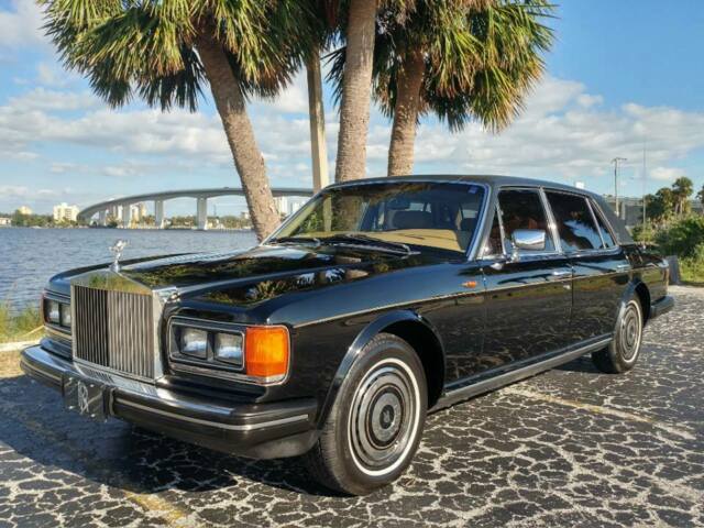 beautiful rolls royce silver spur