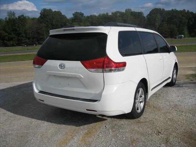2012 toyota sienna le