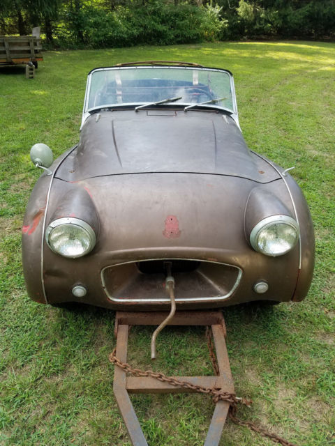 tr3 triumph 1957 rare small mouth + two "hard to find" hard tops + 2 back seats!