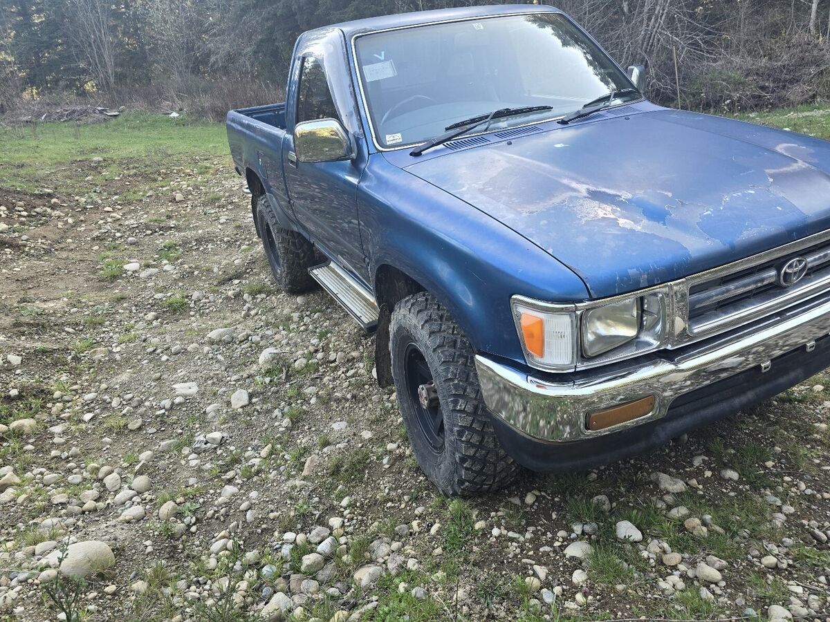 1992 toyota hilux pickup blue