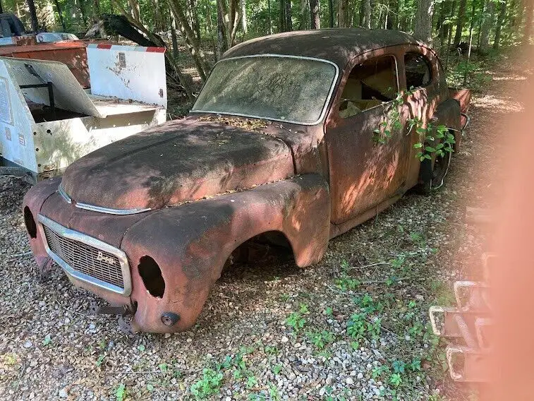 **4 volvos **lot** (2)1960 & (2)1965 plus countless new/used extra parts