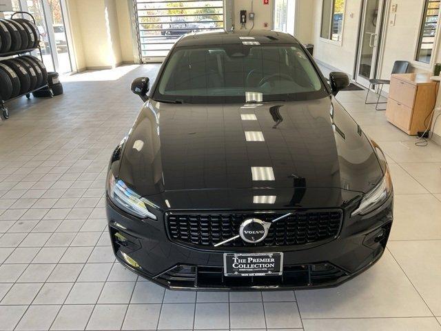 2024 volvo s60 b5 plus dark theme