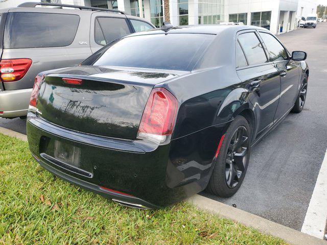 2022 chrysler 300 touring
