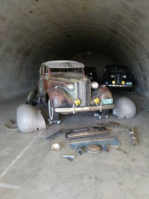 1938 buick with extra parts