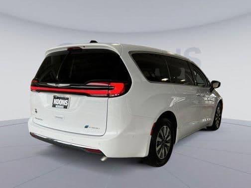 2023 chrysler pacifica hybrid touring l front-wheel drive passenger van in vienna, virginia