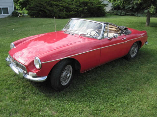 1965 mgb pull handle, wire wheels, needs restoring