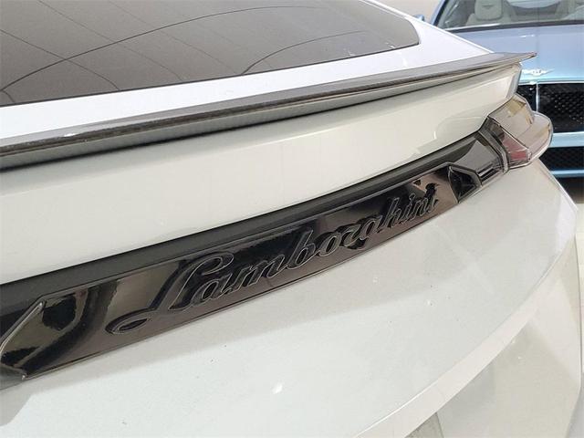 2019 lamborghini urus base