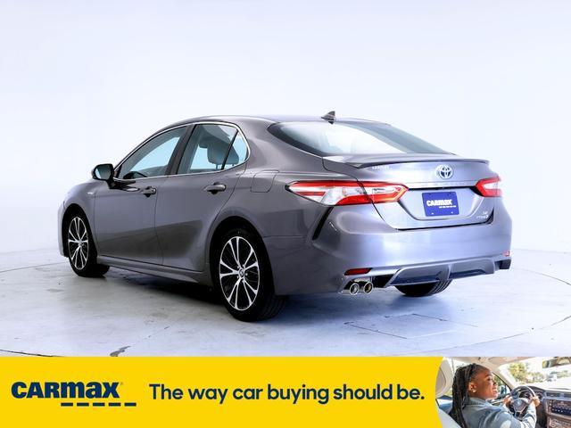 2020 toyota camry hybrid se